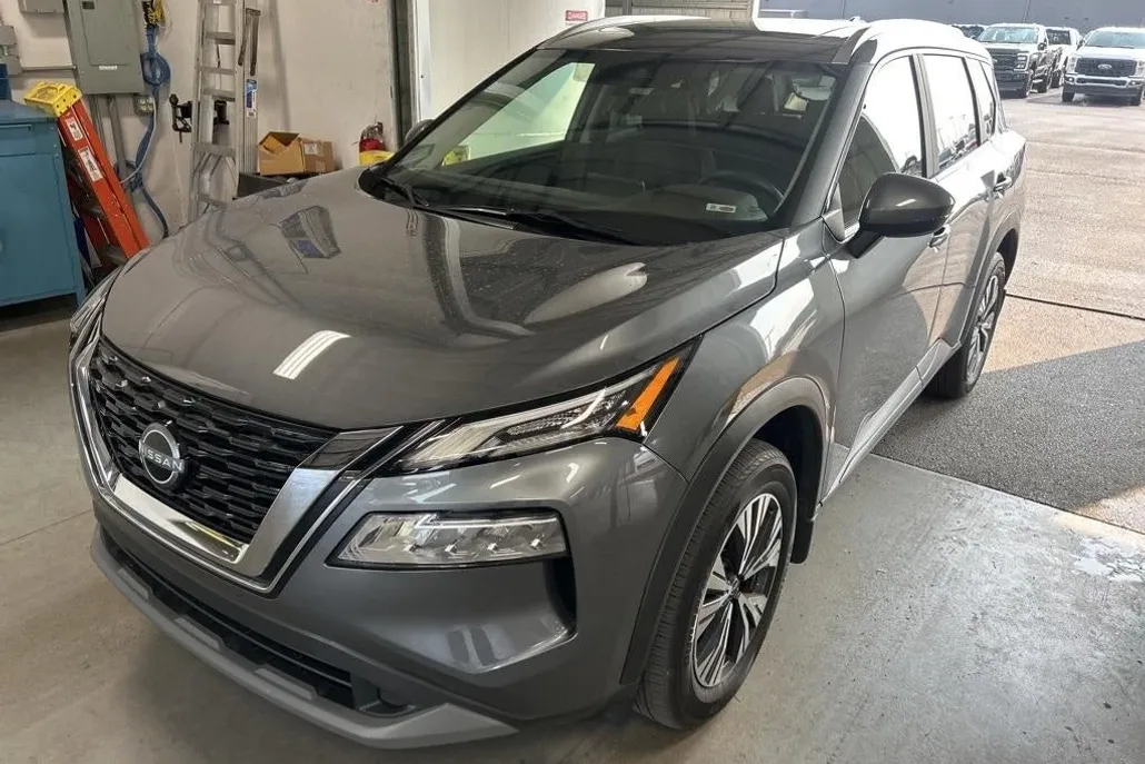 2023 Nissan Rogue SV photo 1