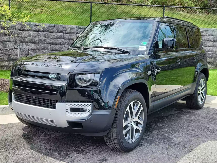 2025 Land Rover Defender 110 S photo 1