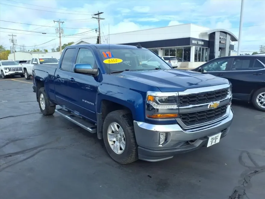2017 Chevrolet Silverado 1500 LT photo 1