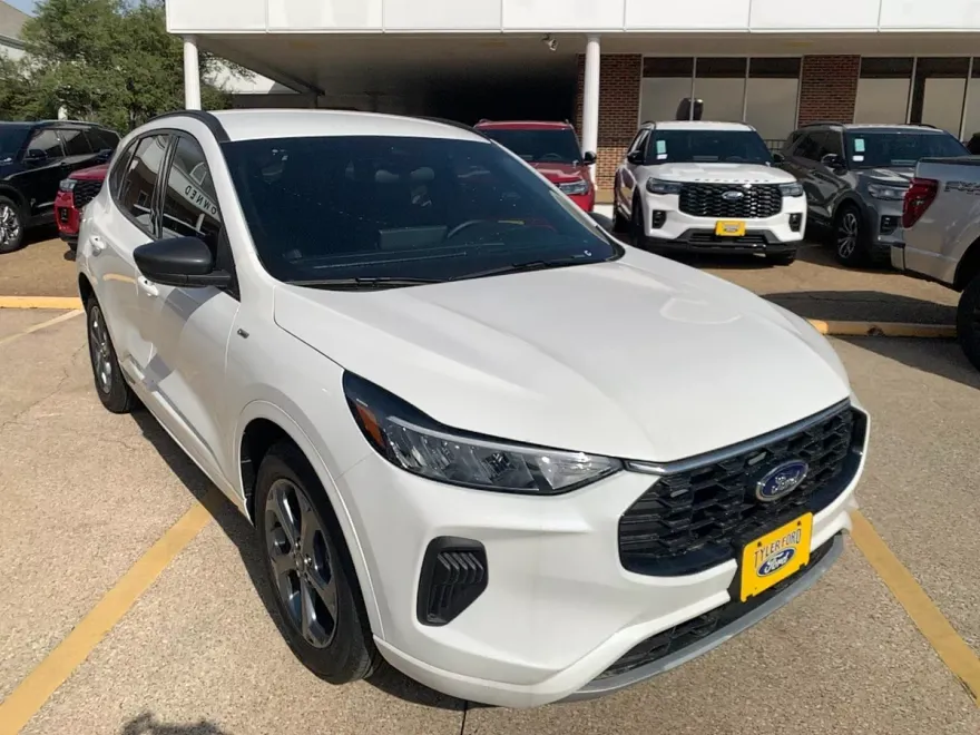 2024 Ford Escape ST-Line photo 1
