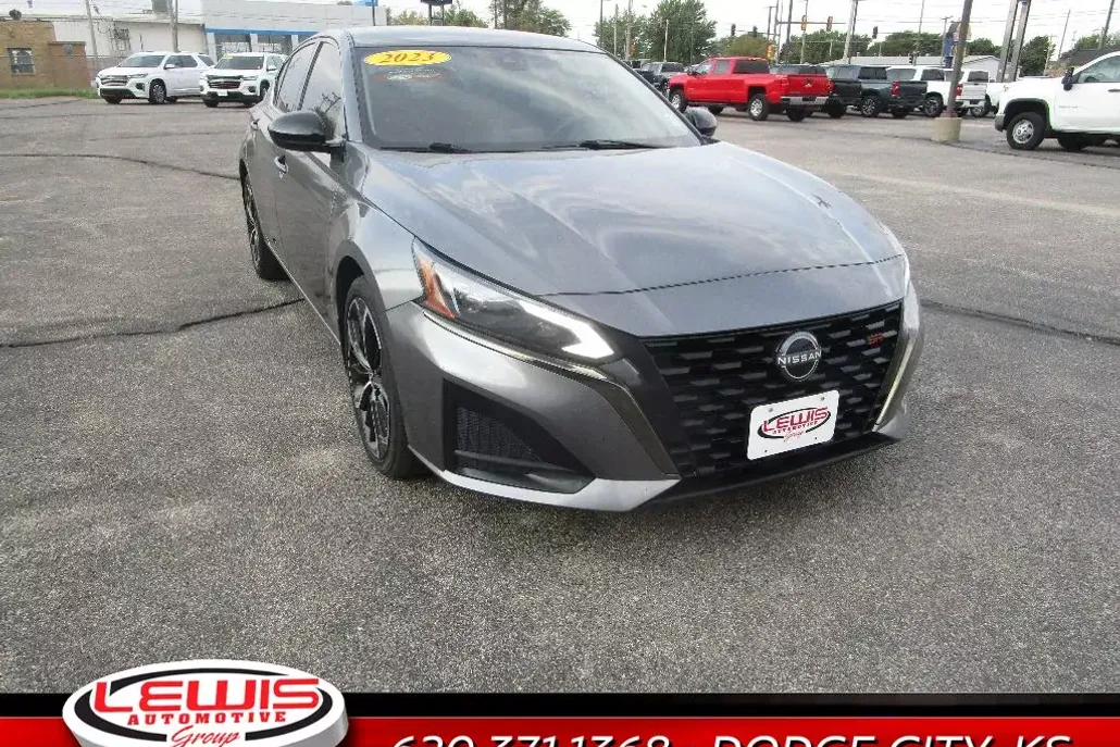 2023 Nissan Altima 2.5 SR photo 1