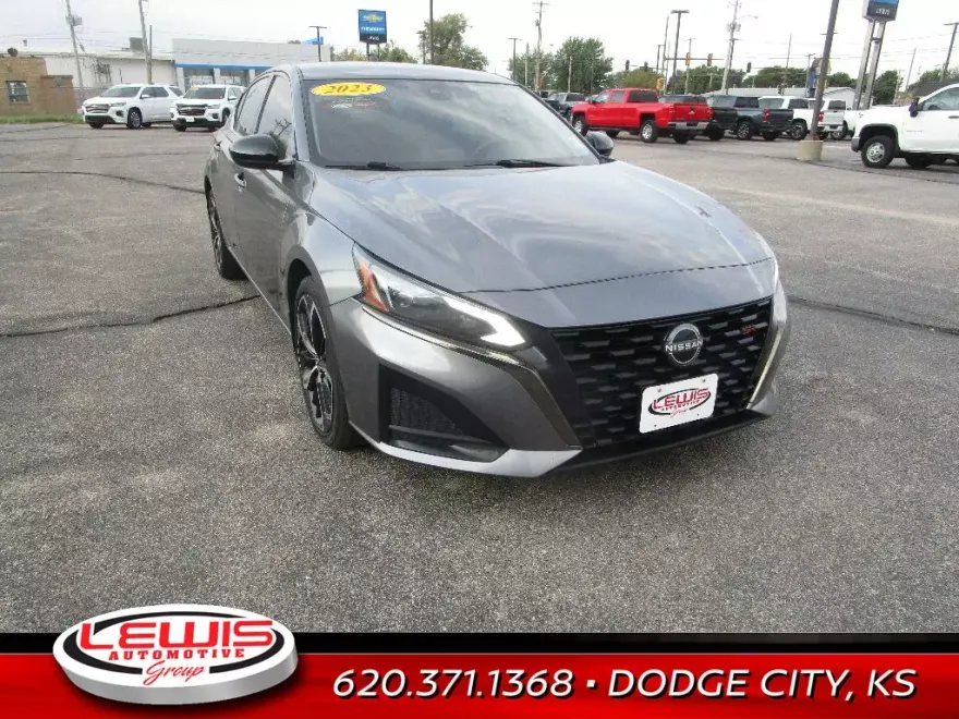 2023 Nissan Altima 2.5 SR photo 1