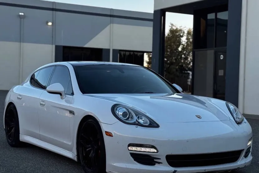 2010 Porsche Panamera 4S photo 1