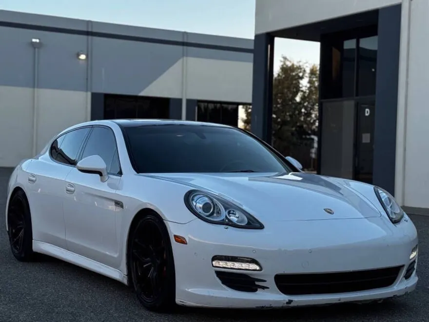2010 Porsche Panamera 4S photo 1
