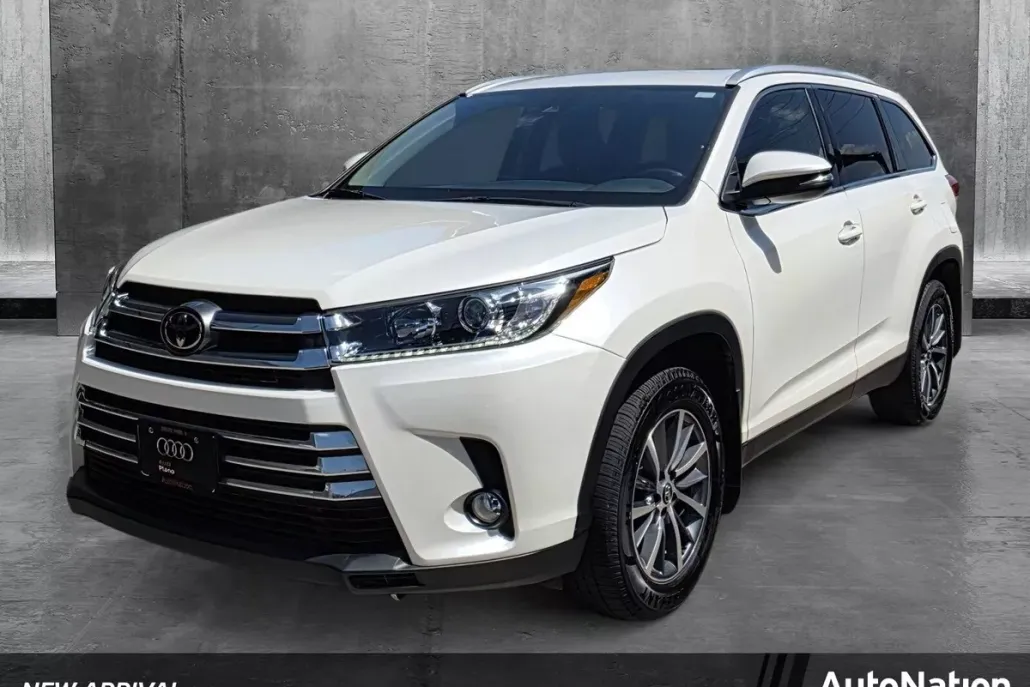 2019 Toyota Highlander SE photo 1