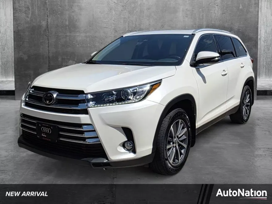 2019 Toyota Highlander SE photo 1