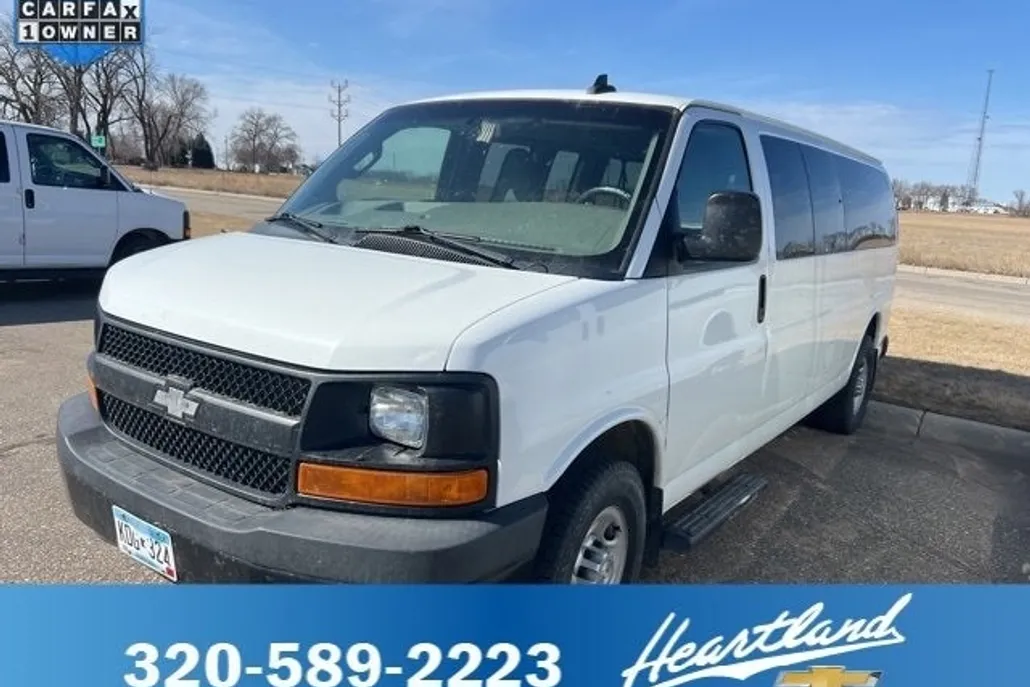2017 Chevrolet Express Passenger 3500 LS photo 1