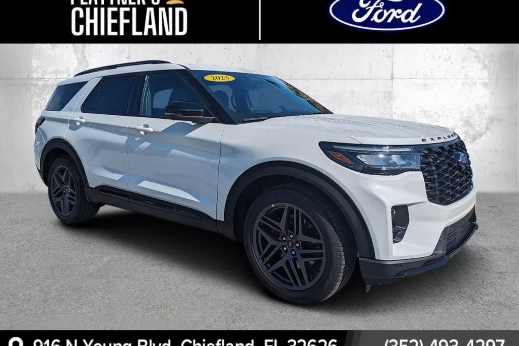 2025 Ford Explorer ST photo 1
