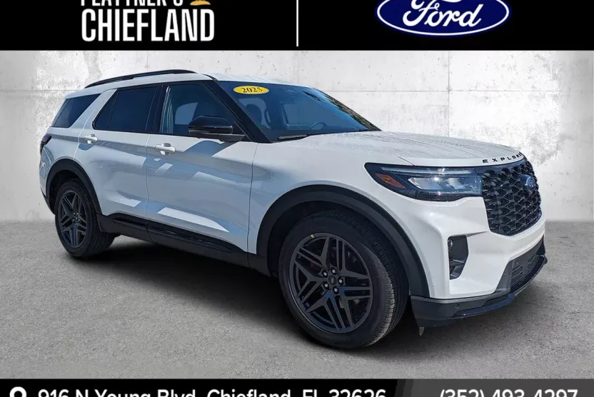 2025 Ford Explorer ST photo 1