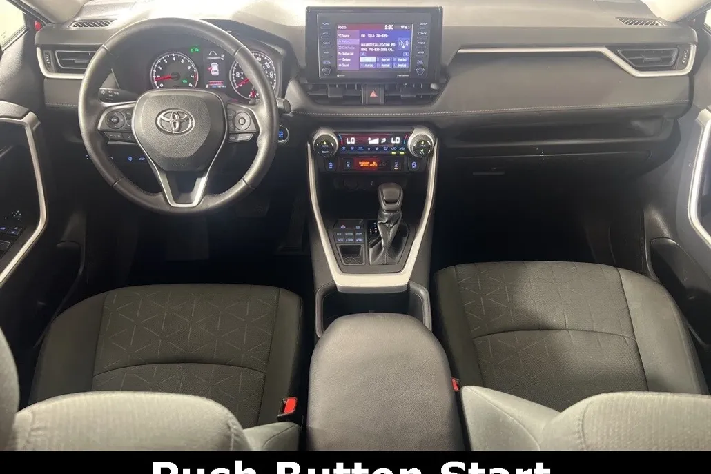 2022 Toyota RAV4 XLE photo 1