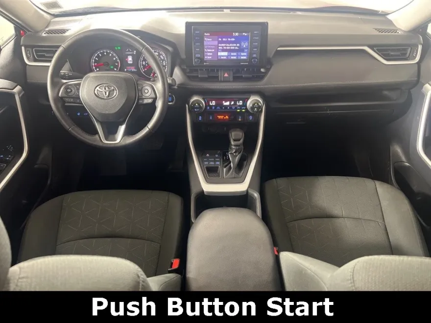 2022 Toyota RAV4 XLE photo 1