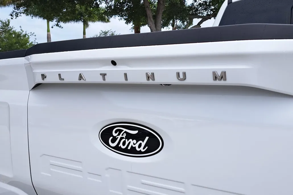 2025 Ford F-150 Platinum photo 1