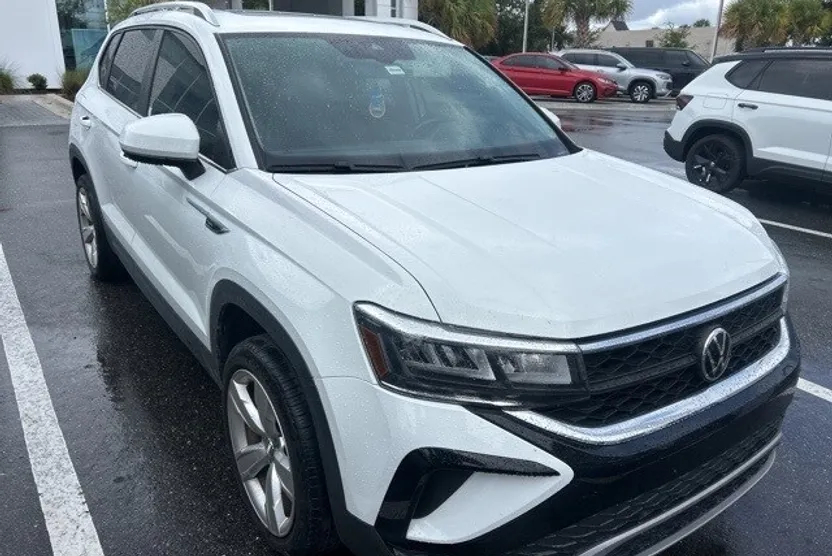 2022 Volkswagen Taos SE photo 1