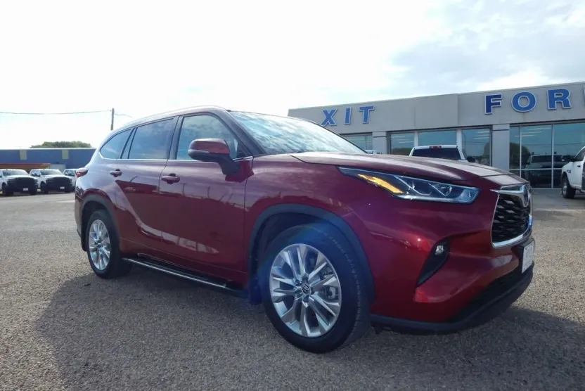 2021 Toyota Highlander Hybrid Limited photo 1