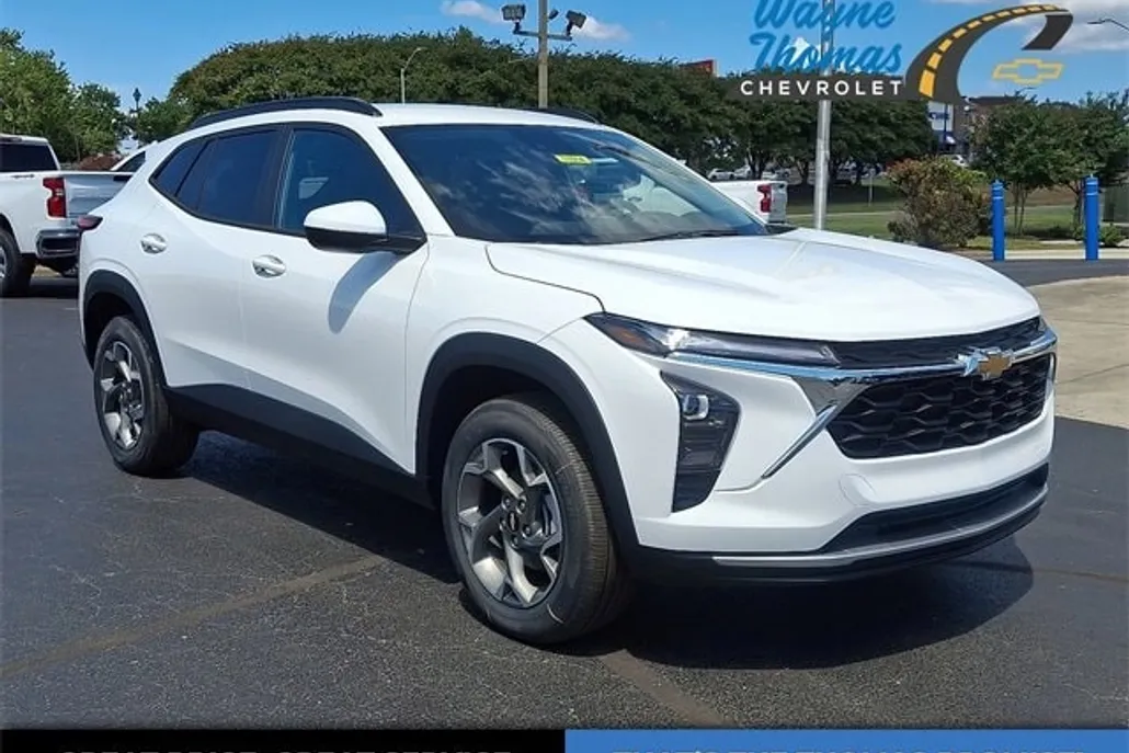 2025 Chevrolet Trax LT photo 1