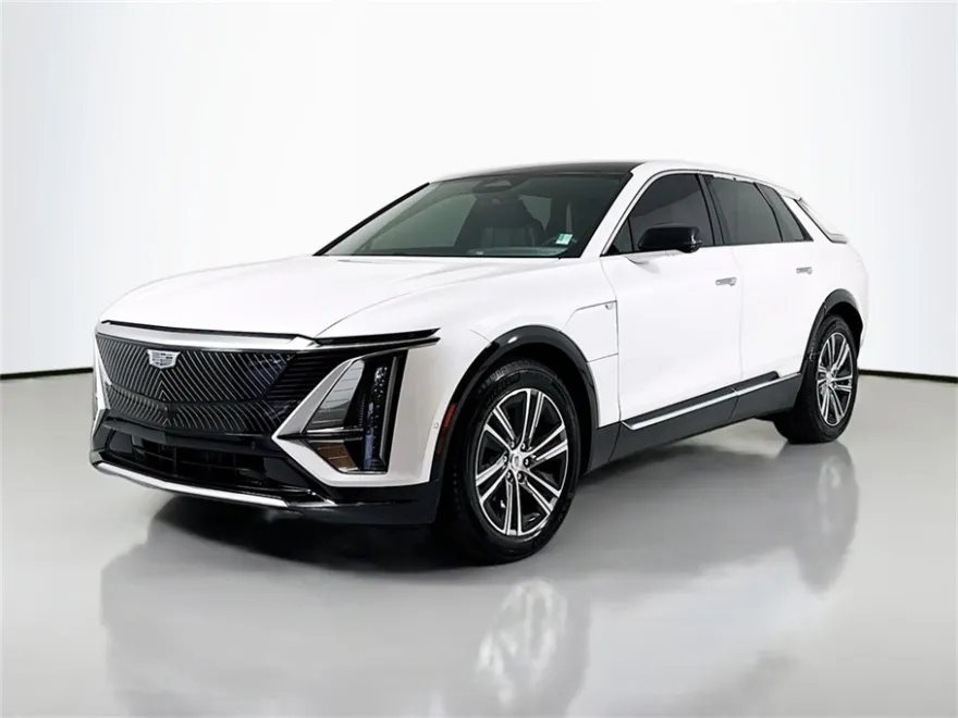 2024 Cadillac Lyriq Luxury photo 1