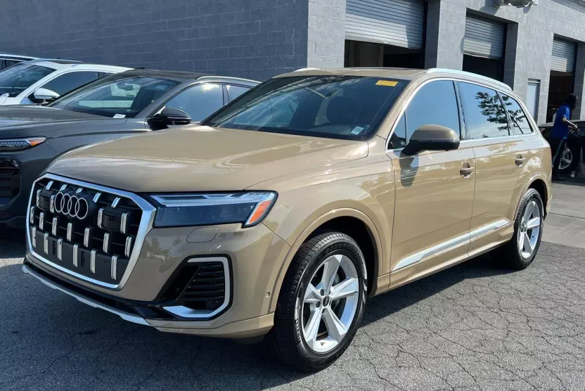2025 Audi Q7 Premium photo 1