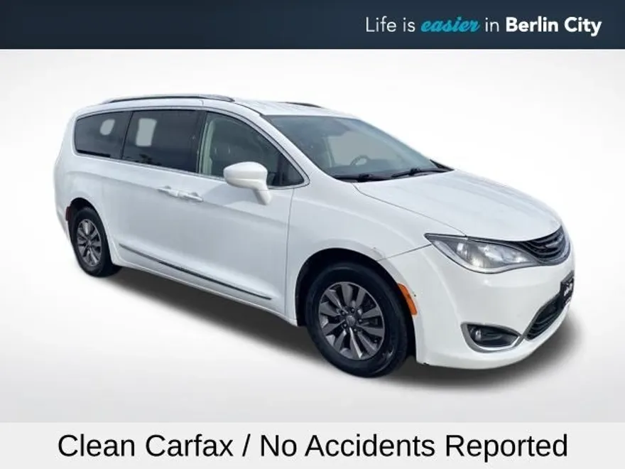 2019 Chrysler Pacifica Hybrid Touring L photo 1