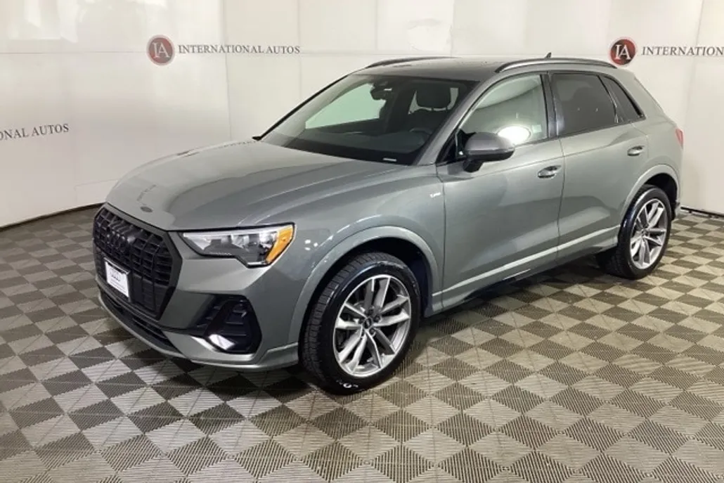 2022 Audi Q3 S line Premium photo 1