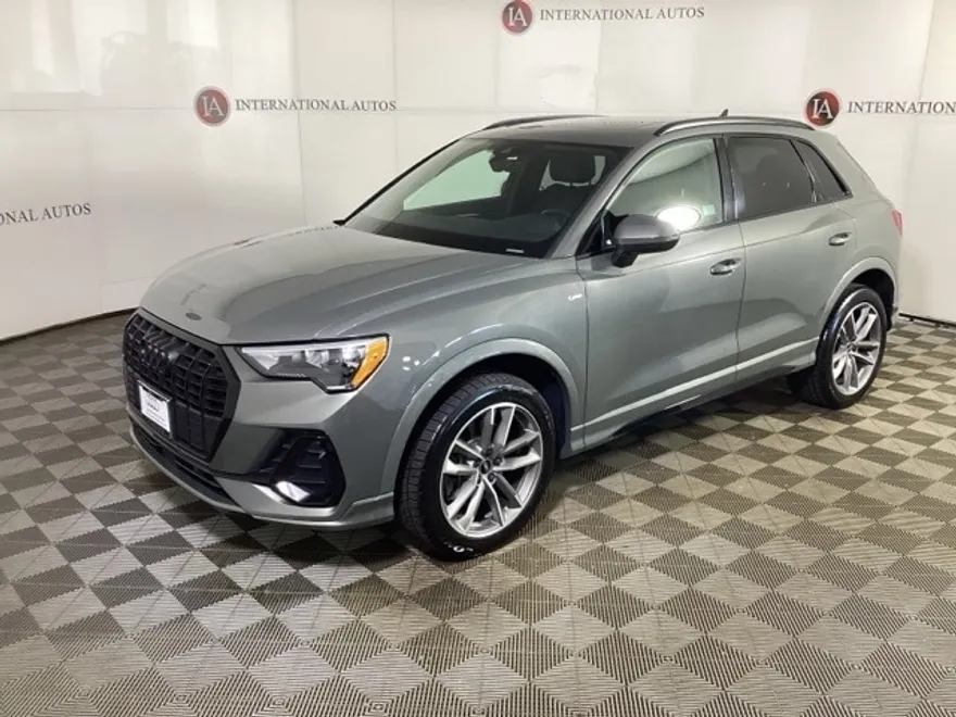 2022 Audi Q3 S line Premium photo 1