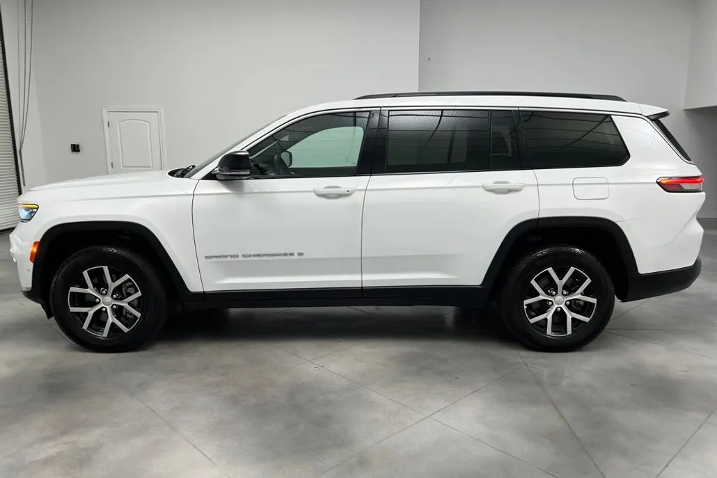 2024 Jeep Grand Cherokee Limited photo 1