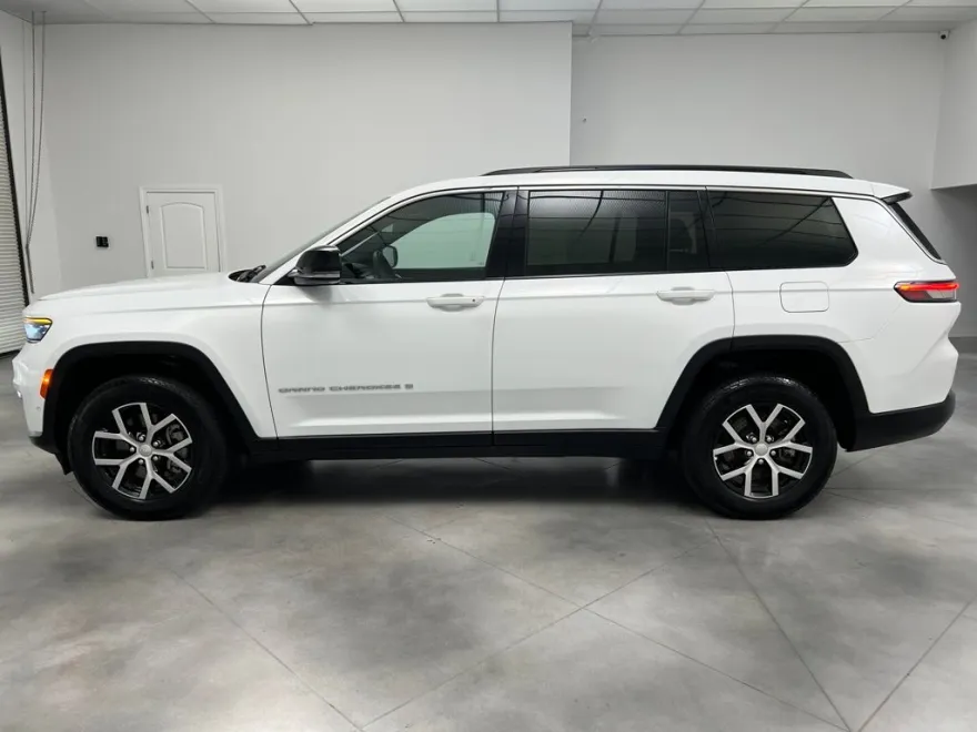 2024 Jeep Grand Cherokee Limited photo 1