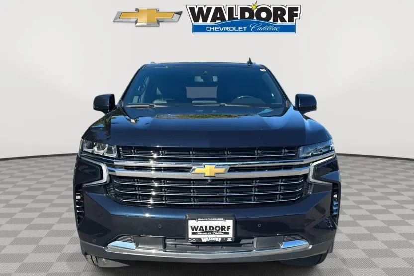 2022 Chevrolet Suburban LT photo 1