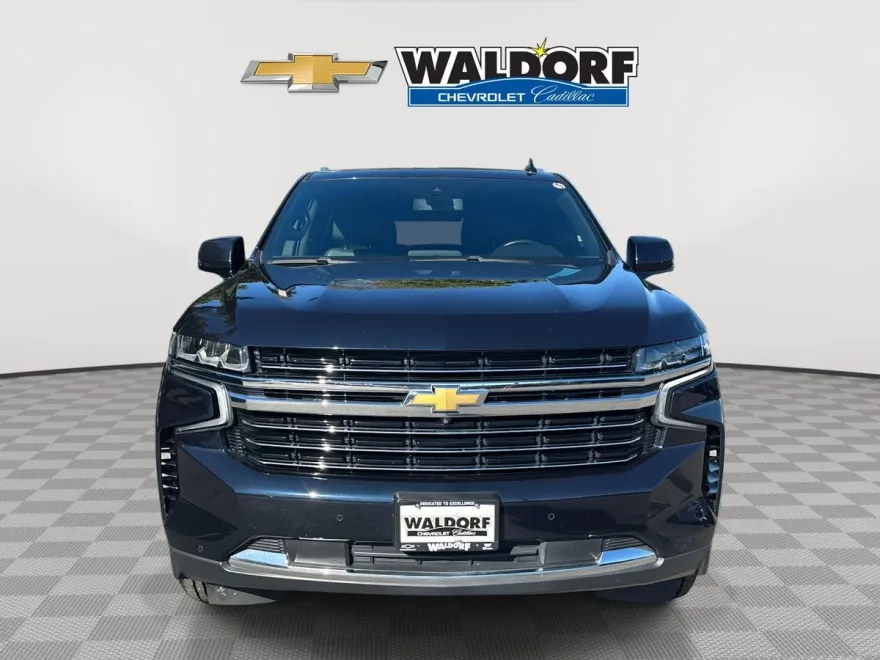 2022 Chevrolet Suburban LT photo 1