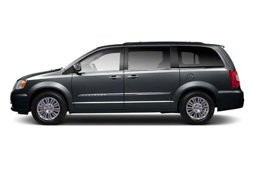 2011 Chrysler Town & Country Touring photo 1