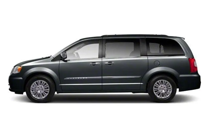 2011 Chrysler Town & Country Touring photo 1