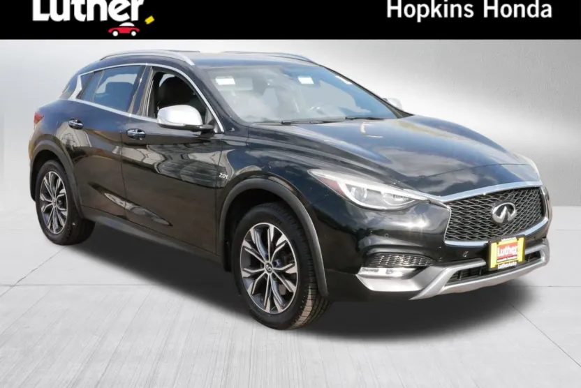 2017 Infiniti QX30 Premium photo 1