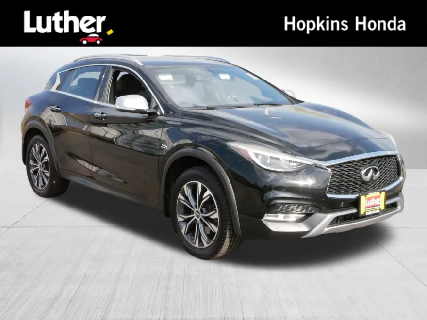 2017 Infiniti QX30 Premium photo 1