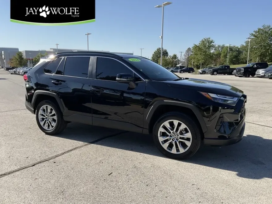 2024 Toyota RAV4 XLE Premium photo 1