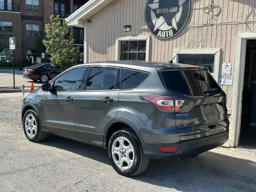 2017 Ford Escape S photo 1
