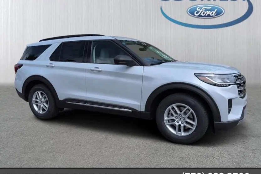 2025 Ford Explorer photo 1