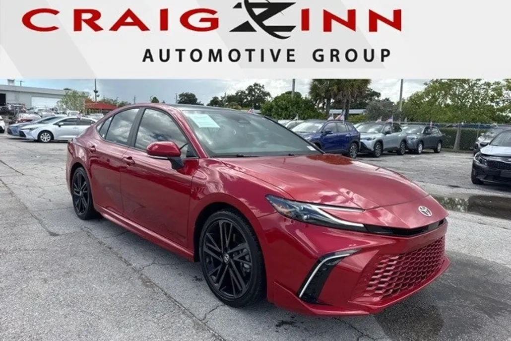 2025 Toyota Camry SE photo 1