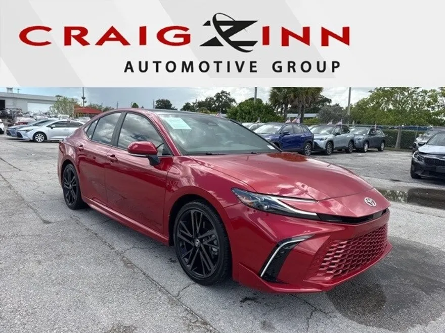2025 Toyota Camry SE photo 1