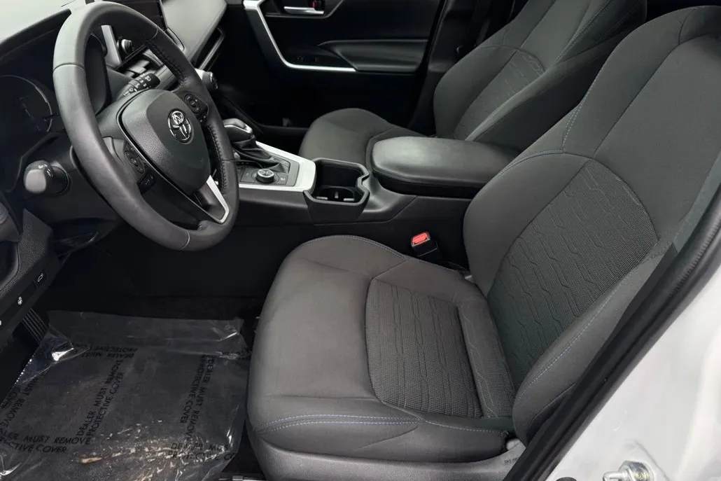 2023 Toyota RAV4 Hybrid SE photo 1