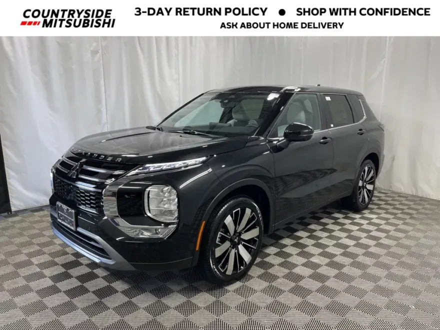 2025 Mitsubishi Outlander SE photo 1