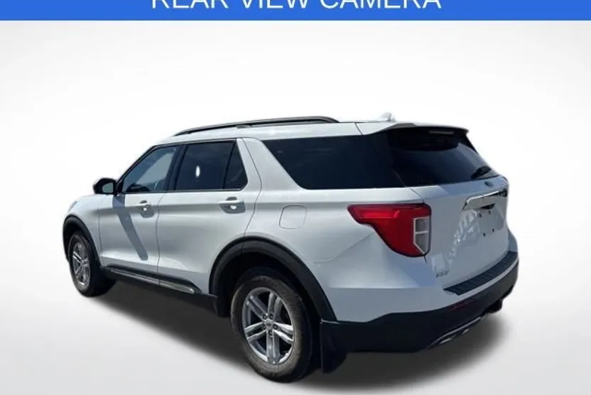 2021 Ford Explorer XLT photo 1