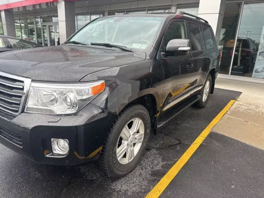 2013 Toyota Land Cruiser Base photo 1