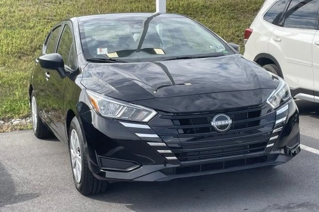 2024 Nissan Versa 1.6 S photo 1