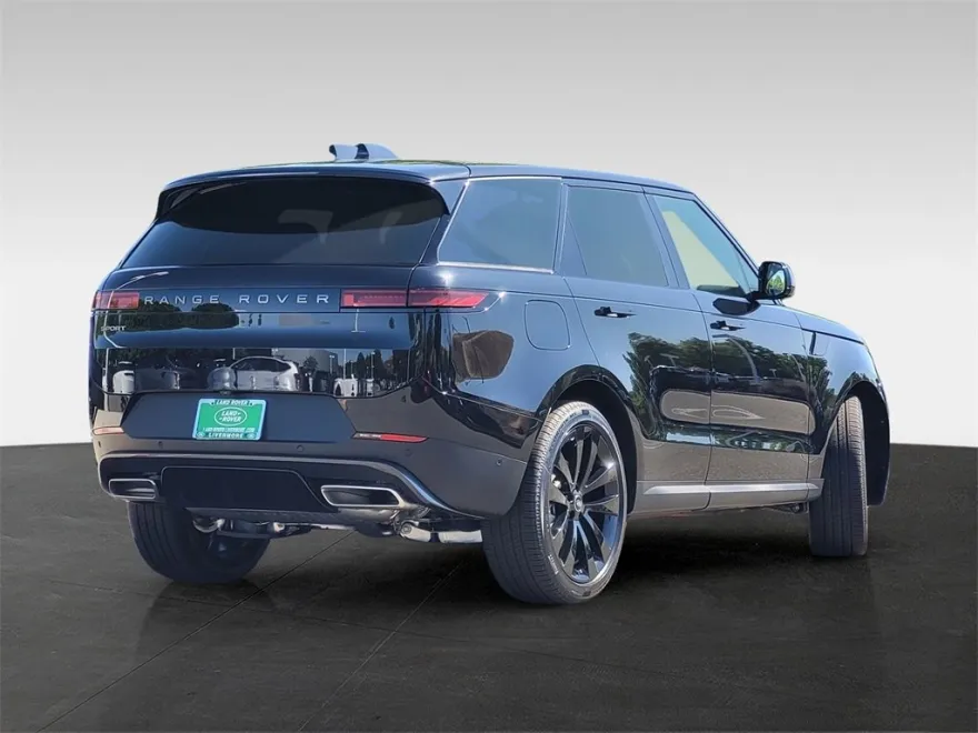 2025 Land Rover Range Rover Sport SE photo 4