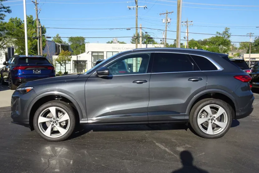 2025 Audi Q5 Premium Plus photo 1