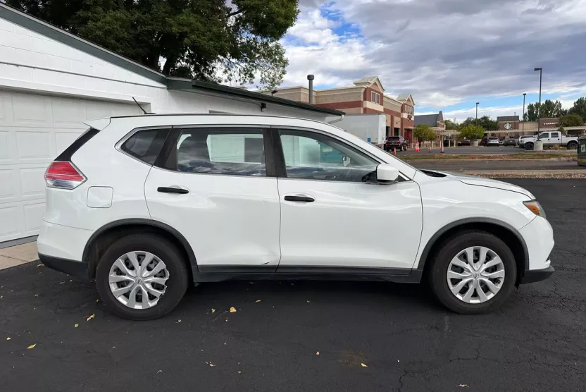 2016 Nissan Rogue S photo 1