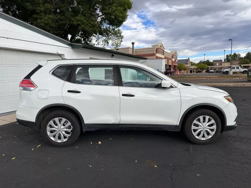 2016 Nissan Rogue S photo 1