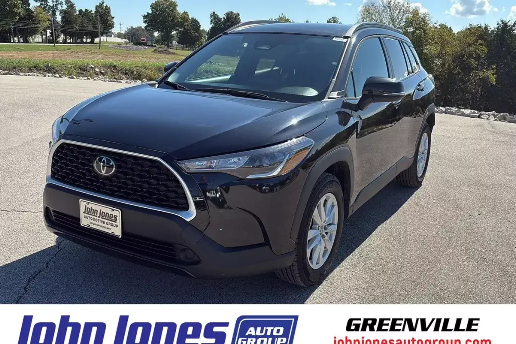2024 Toyota Corolla Cross LE photo 1