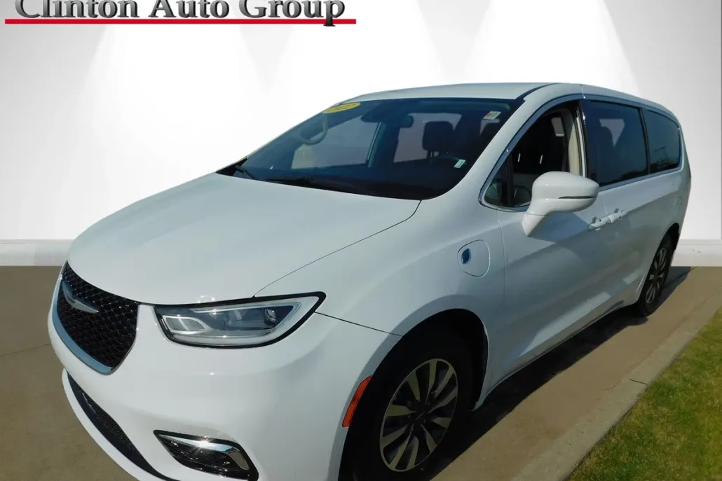 2022 Chrysler Pacifica Hybrid Touring L photo 1