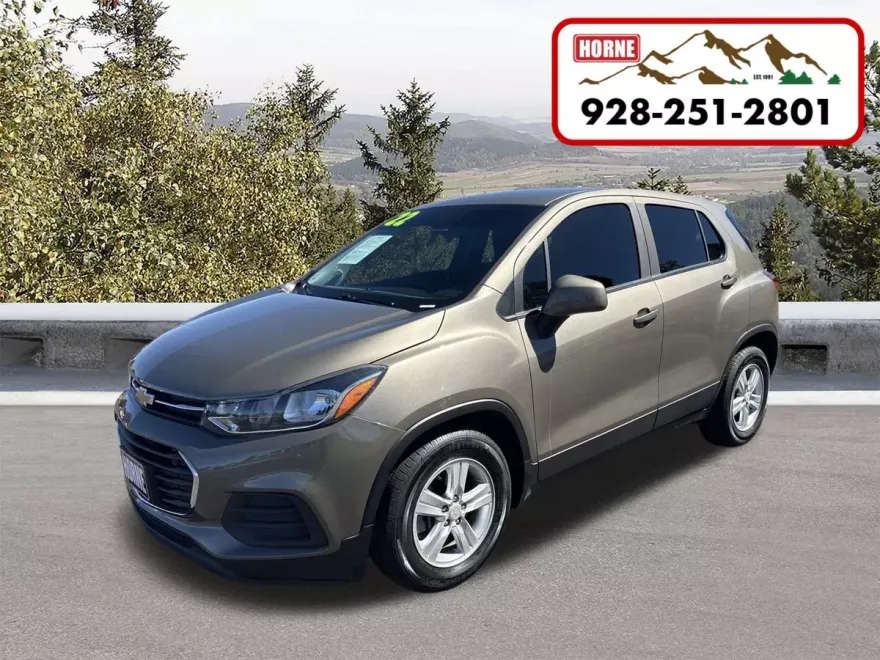 2022 Chevrolet Trax LS photo 1