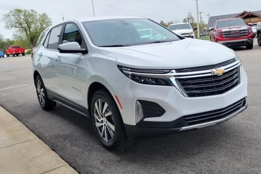 2023 Chevrolet Equinox LT photo 1
